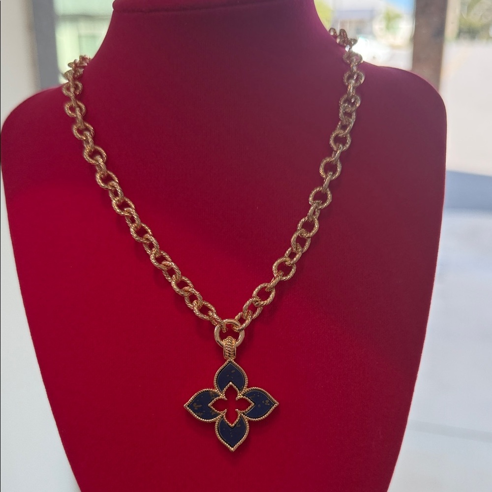 Elegant Gold and Blue Pendant Necklace
